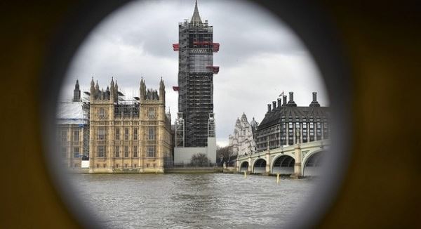 <br />
Еврокомиссар заявил о необходимости «перестроить» отношения с Лондоном<br />
