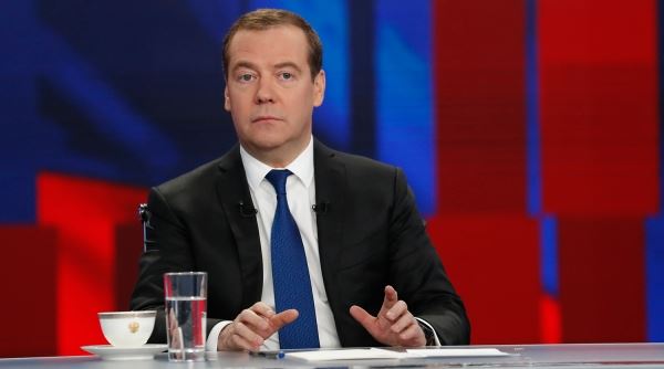 Медведев назвал компромиссом газовый контракт между РФ и Украиной