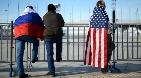 Большинство россиян негативно оценили отношения РФ и США